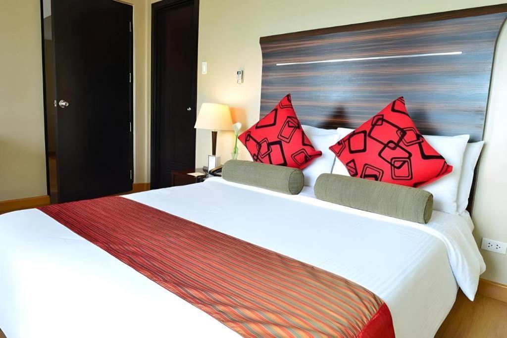 Lancaster Hotel Manila Mandaluyong Kültér fotó